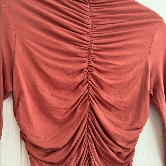Ruched rust top - Picture 2 of 2